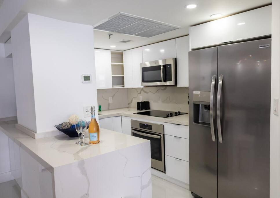 3 Bedroom Apt Ocean-Front Resort The Alexander Miami Beach Exterior photo