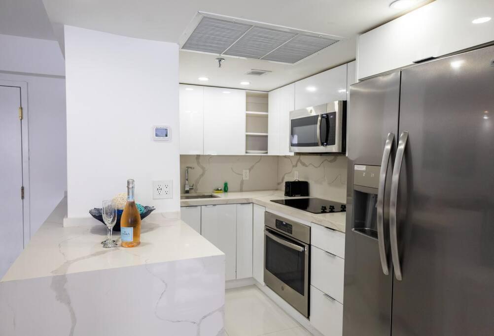3 Bedroom Apt Ocean-Front Resort The Alexander Miami Beach Exterior photo